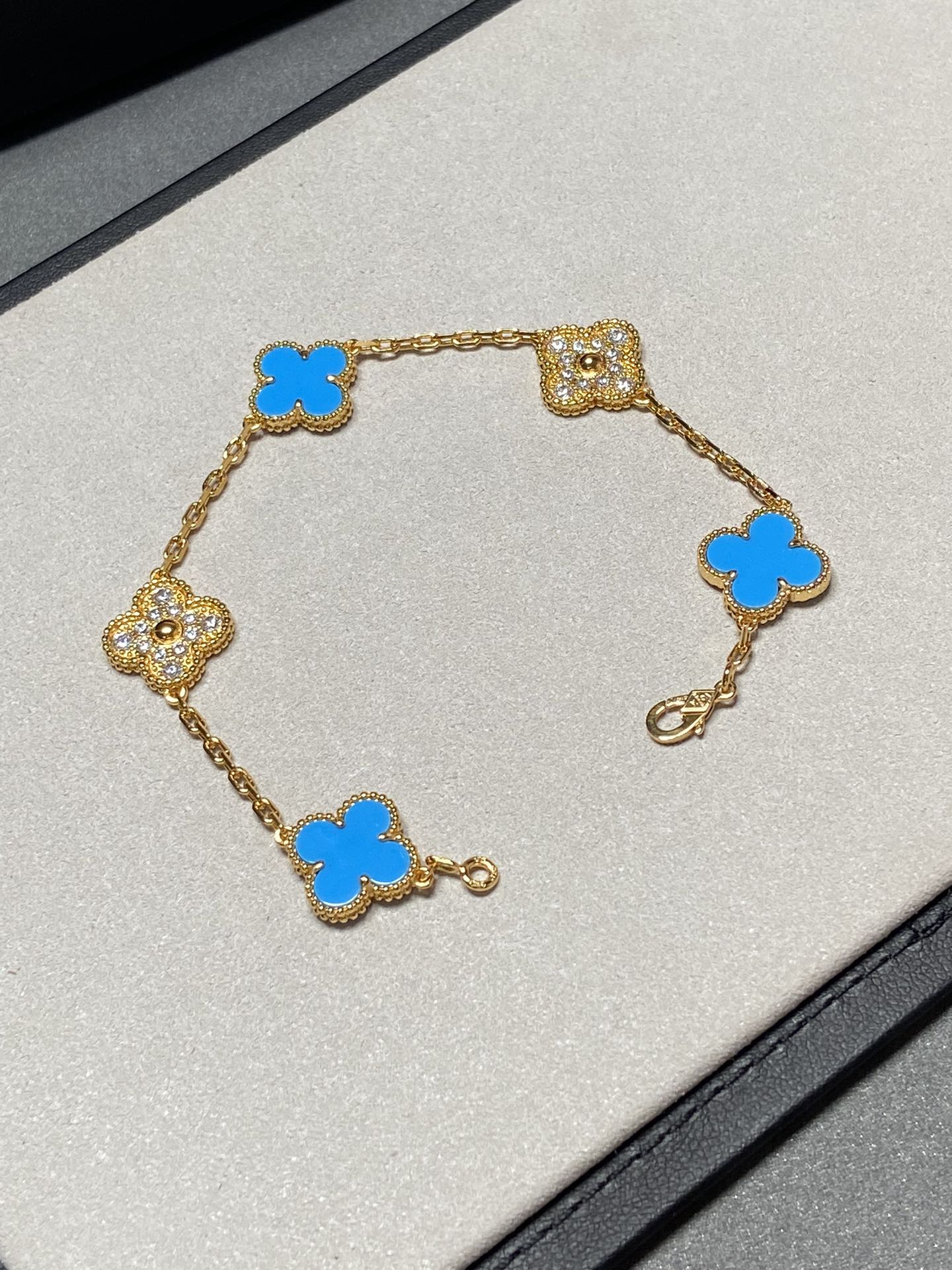 [Luna Brilliance]CLOVER 5 MOTIF BLUE CHALCEDONY DIAMOND GOLD BRACELET