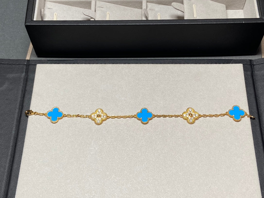 [Luna Brilliance]CLOVER 5 MOTIF BLUE CHALCEDONY DIAMOND GOLD BRACELET