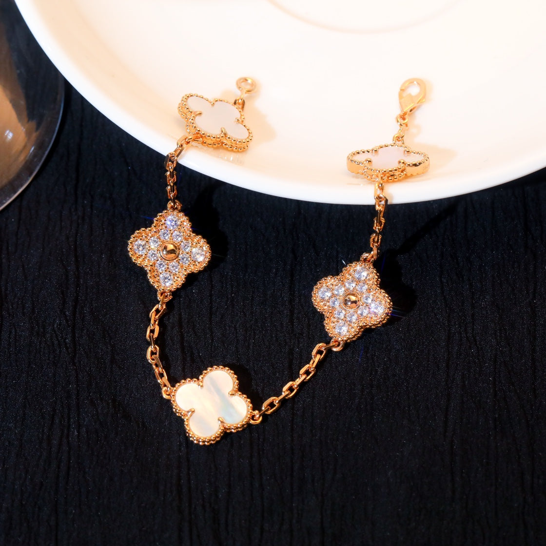 [Luna Brilliance]CLOVER BRACELET 5 MOTIF WHITE MOP DIAMOND