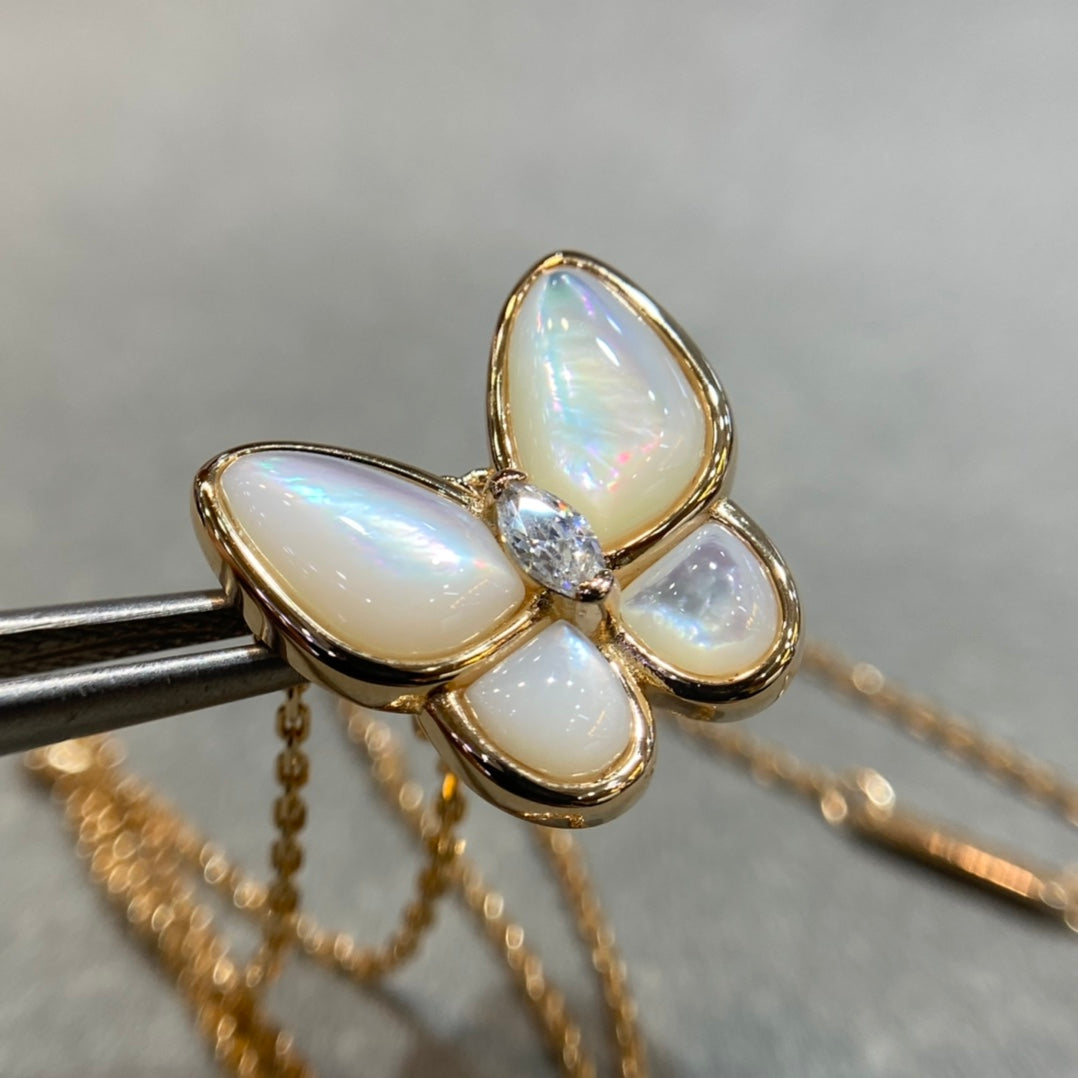 [Luna Brilliance]BUTTERFLY MOP DIAMOND NECKLACE