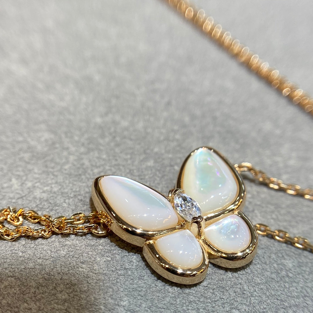 [Luna Brilliance]BUTTERFLY MOP DIAMOND NECKLACE
