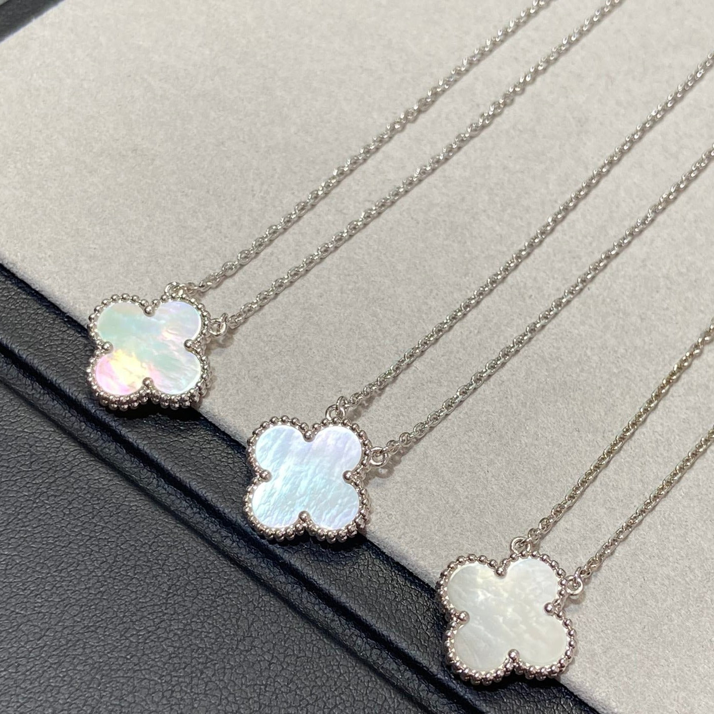 [Luna Brilliance]CLOVER MEDIUM SILVER WHITE MOP NECKLACE