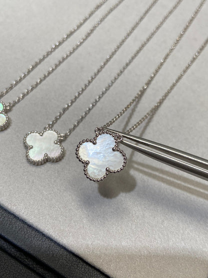 [Luna Brilliance]CLOVER MEDIUM SILVER WHITE MOP NECKLACE