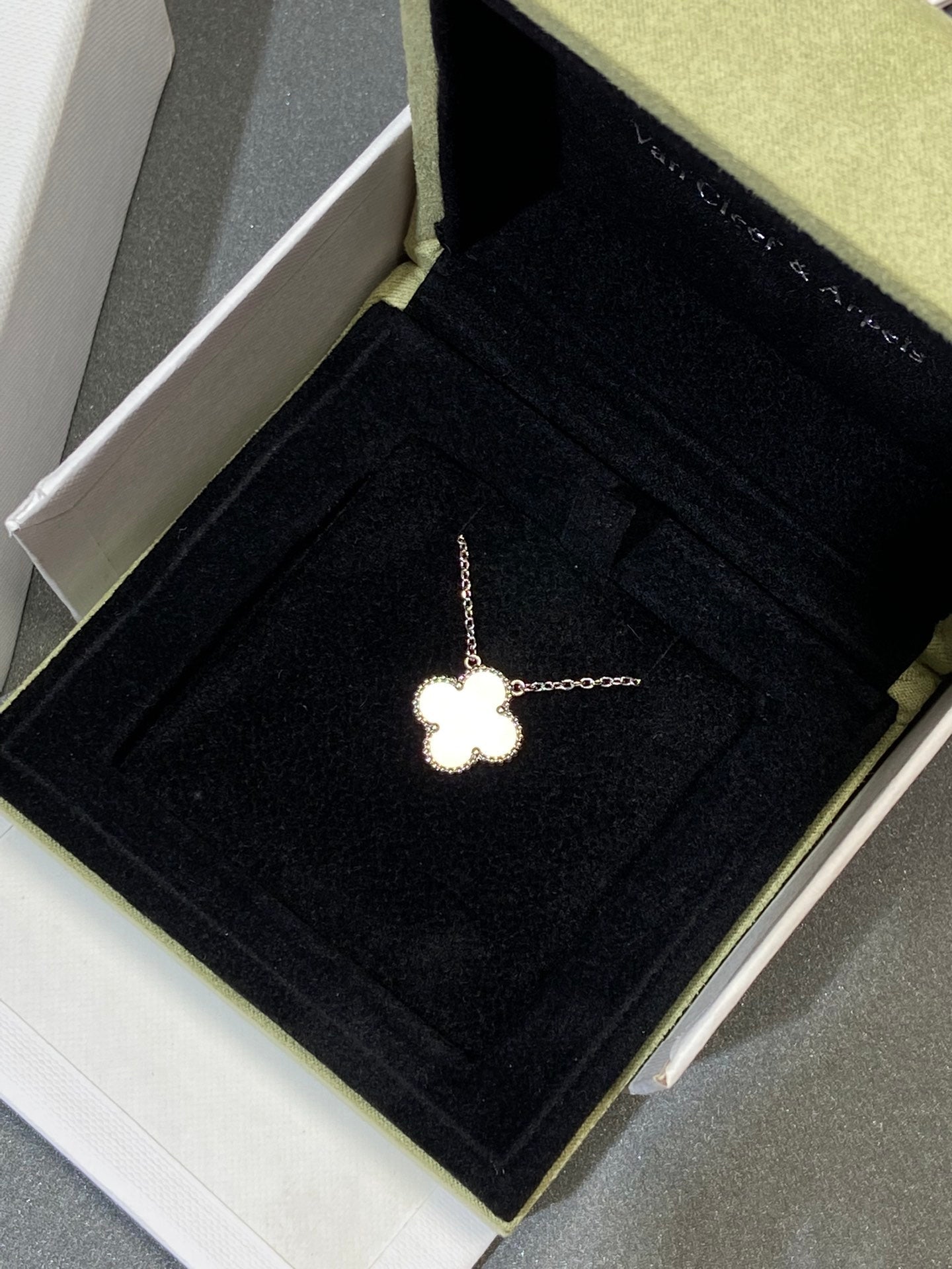 [Luna Brilliance]CLOVER MEDIUM SILVER WHITE MOP NECKLACE
