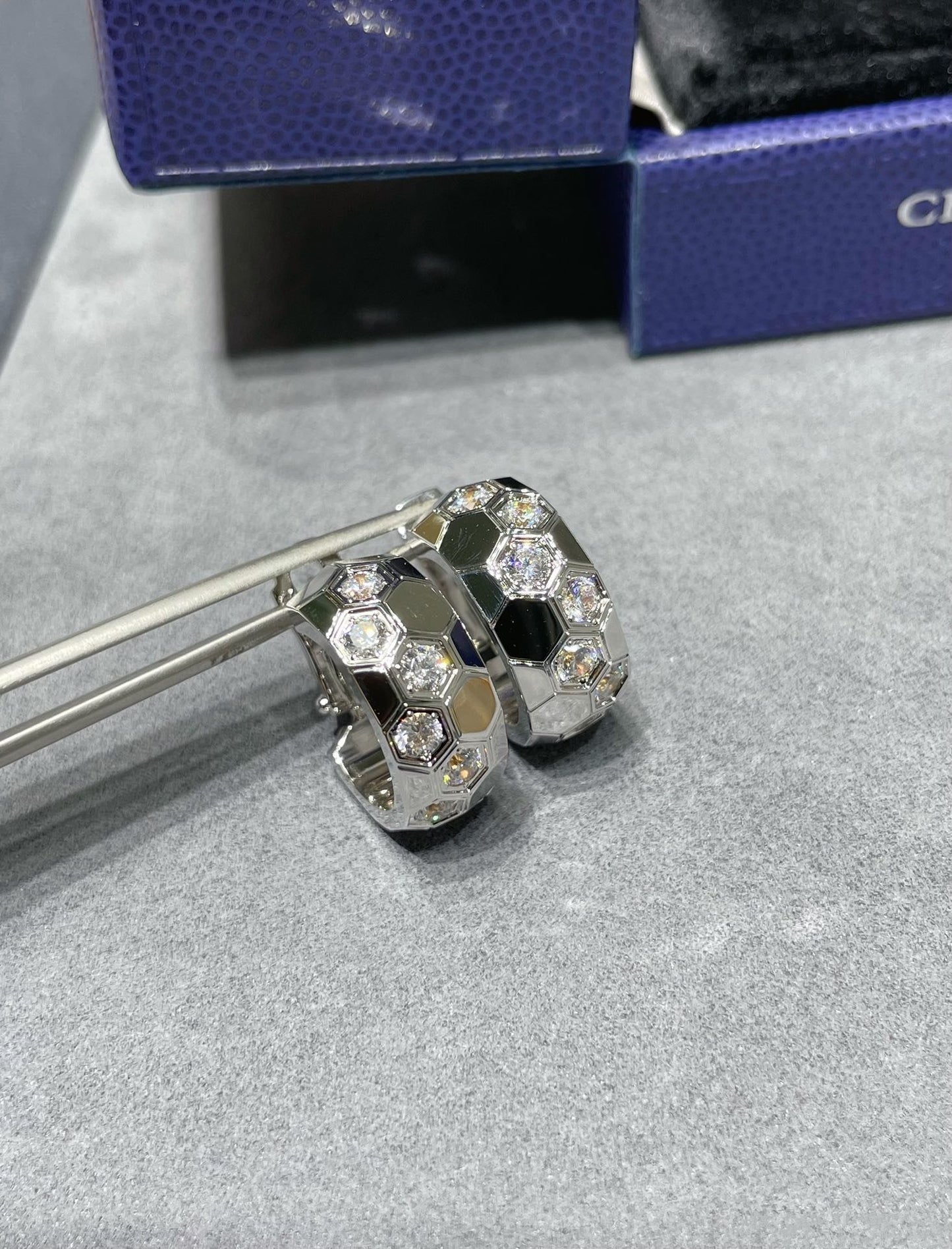 [Luna Brilliance]BEE LOVE DIAMOND HOOP EARRINGS