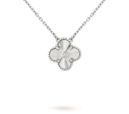 [Luna Brilliance]CLOVER 15MM CHRISTMAS LIMITED EDITION SINGLE FLOWER NECKLACE
