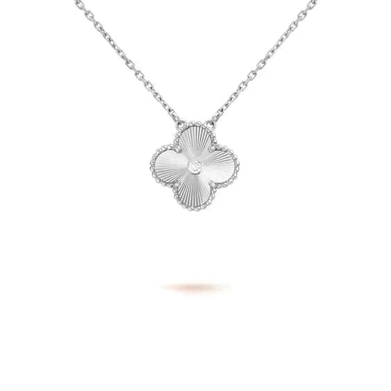 [Luna Brilliance]CLOVER  15MM DIAMOND LASER NECKLACE SILVER
