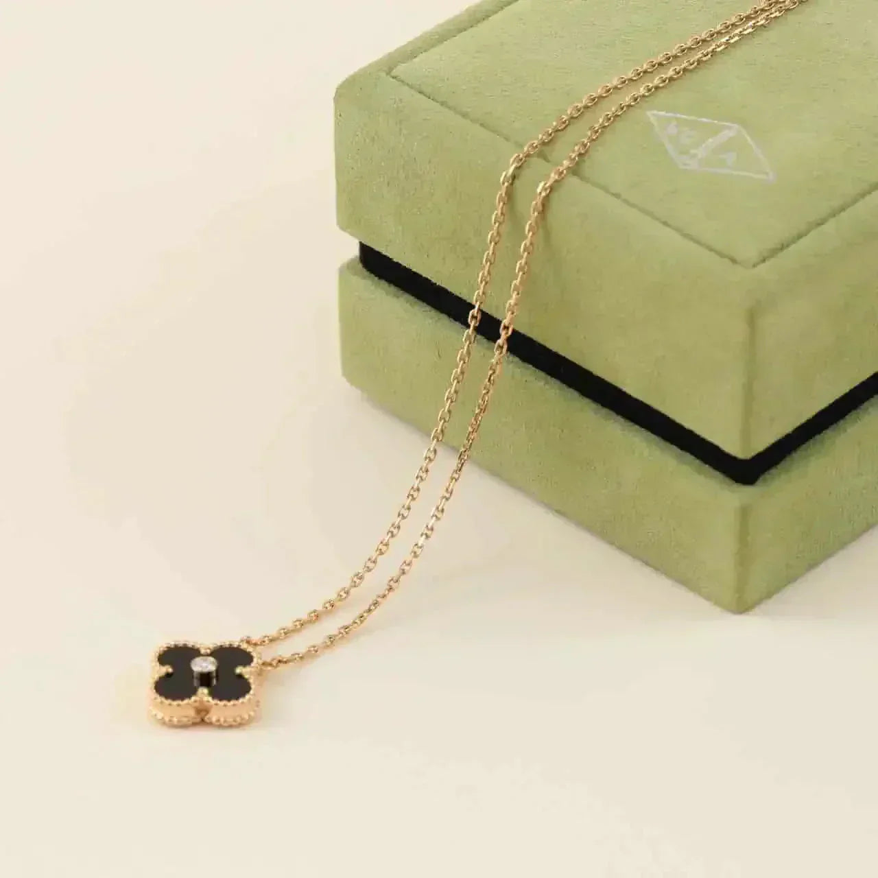 [Luna Brilliance]CLOVER 15MM DIAMOND ONYX NECKLACE