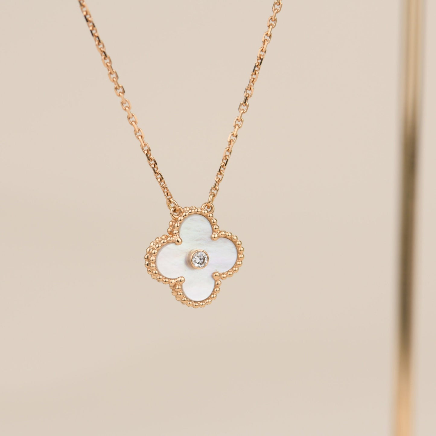 [Luna Brilliance]CLOVER 15MM DIAMOND WHITE FRITILLARIA NECKLACE