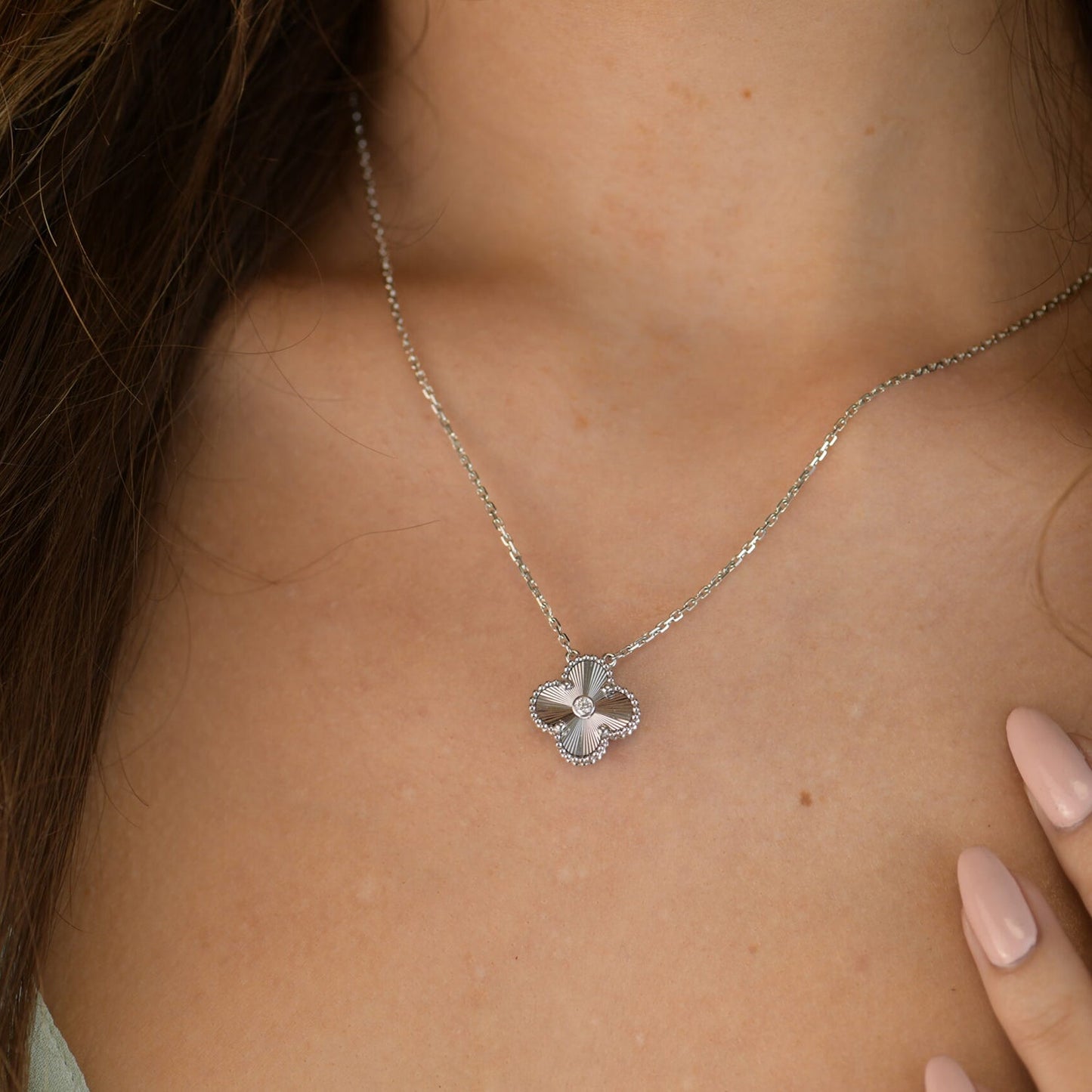 [Luna Brilliance]CLOVER  15MM DIAMOND LASER NECKLACE SILVER