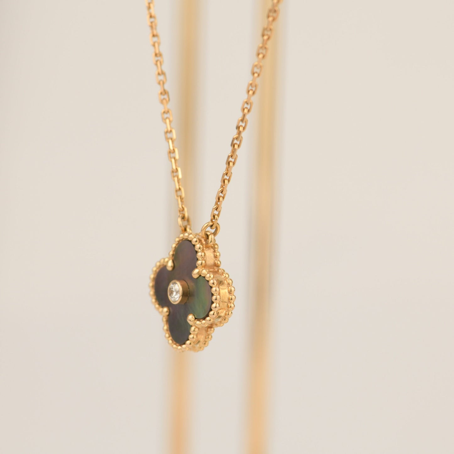 [Luna Brilliance]CLOVER 15MM DIAMOND AND MOTHER-OF-GREY NECKLACE
