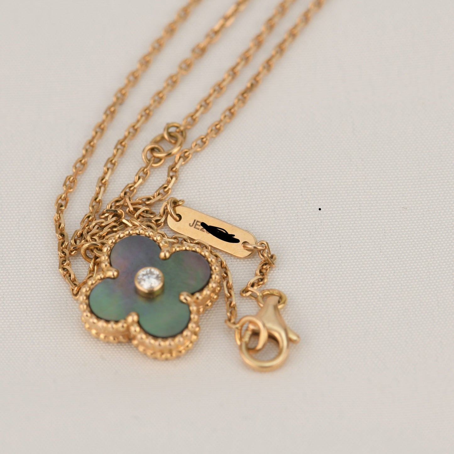 [Luna Brilliance]CLOVER 15MM DIAMOND AND MOTHER-OF-GREY NECKLACE