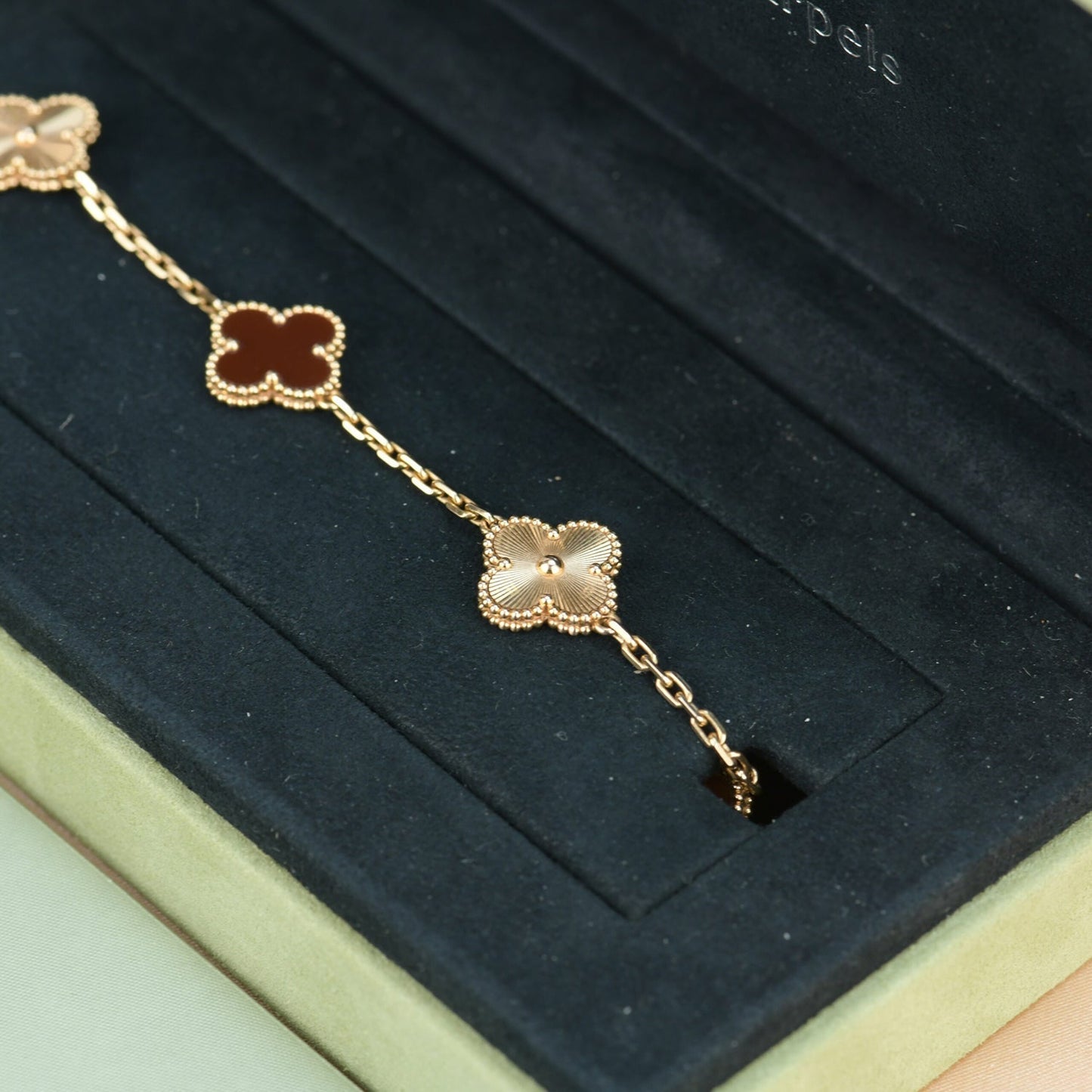 [Luna Brilliance]CLOVER  5 MOTIFS CARNELIAN GOLD BRACELET