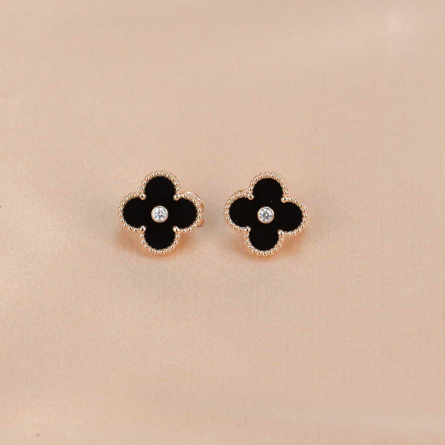[Luna Brilliance]CLOVER MEDIUM 1 MOTIFS ONYX DIAMOND EARRINGS