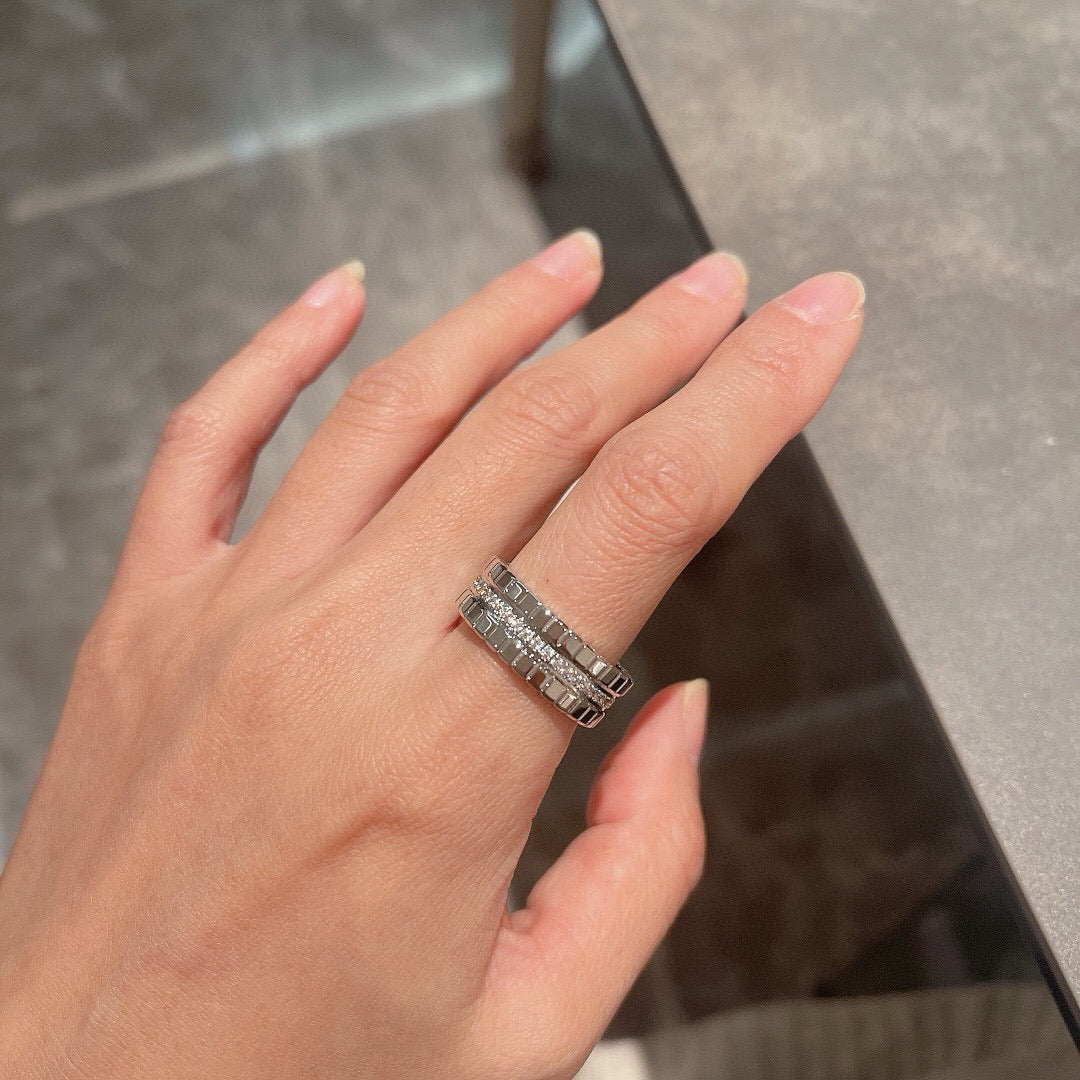 [Luna Brilliance]ICE CUBE RING WITH DIAMONDS