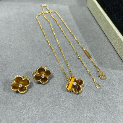 [Luna Brilliance]CLOVER 15MM DIAMOND AND YELLOW TIGER'S EYE AGATE necklace