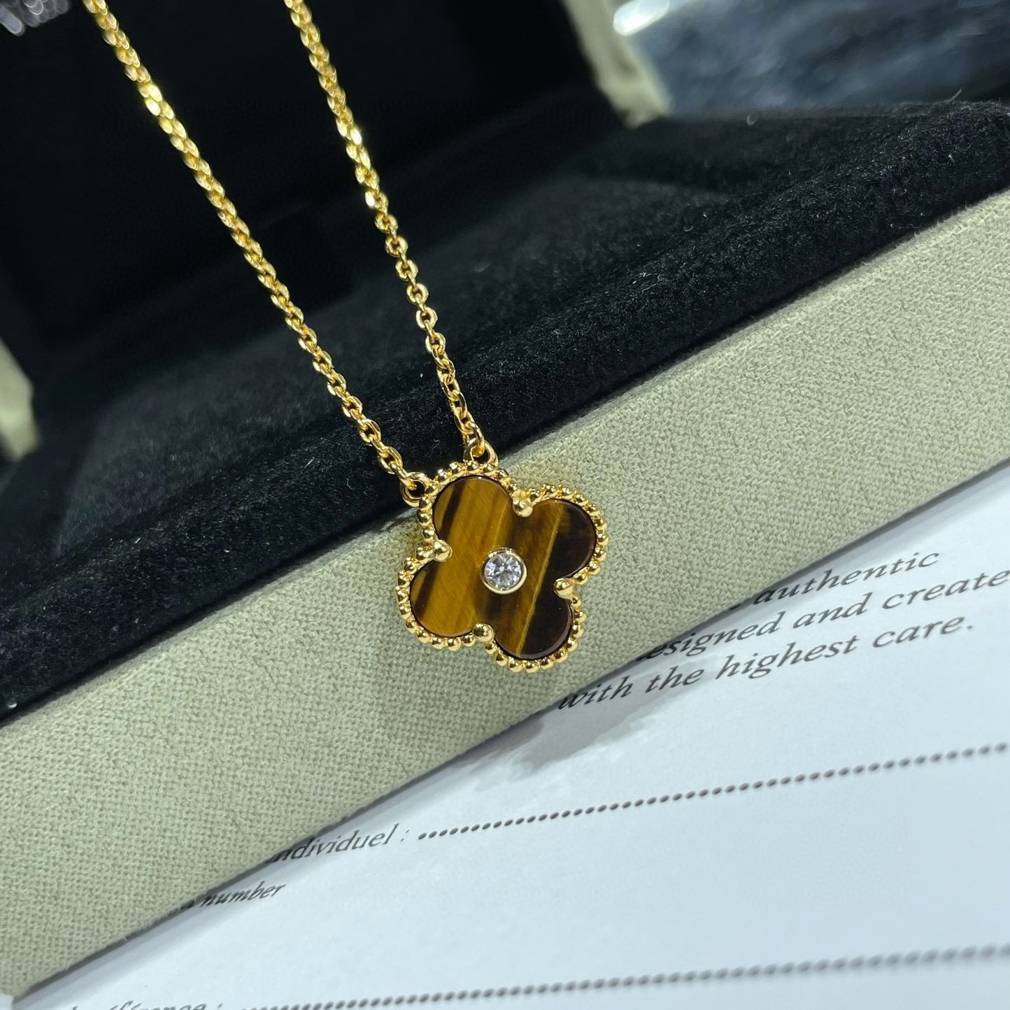[Luna Brilliance]CLOVER 15MM DIAMOND AND YELLOW TIGER'S EYE AGATE necklace