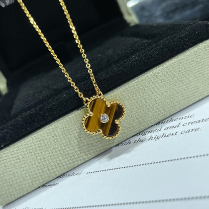 [Luna Brilliance]CLOVER 15MM DIAMOND AND YELLOW TIGER'S EYE AGATE necklace