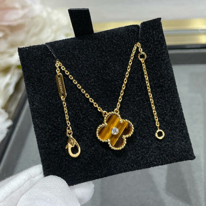 [Luna Brilliance]CLOVER 15MM DIAMOND AND YELLOW TIGER'S EYE AGATE necklace