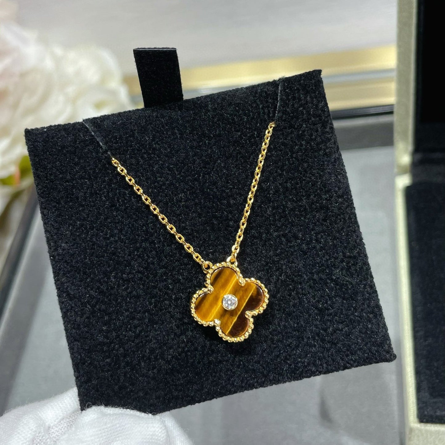 [Luna Brilliance]CLOVER 15MM DIAMOND AND YELLOW TIGER'S EYE AGATE necklace