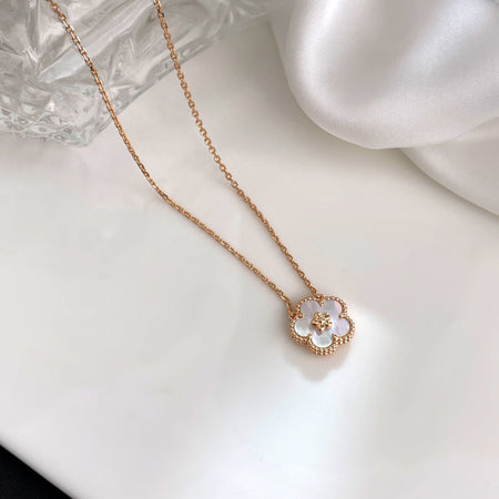 [Luna Brilliance]LUCKY  WHITE MOP  PLUM BLOSSOM NECKLACE