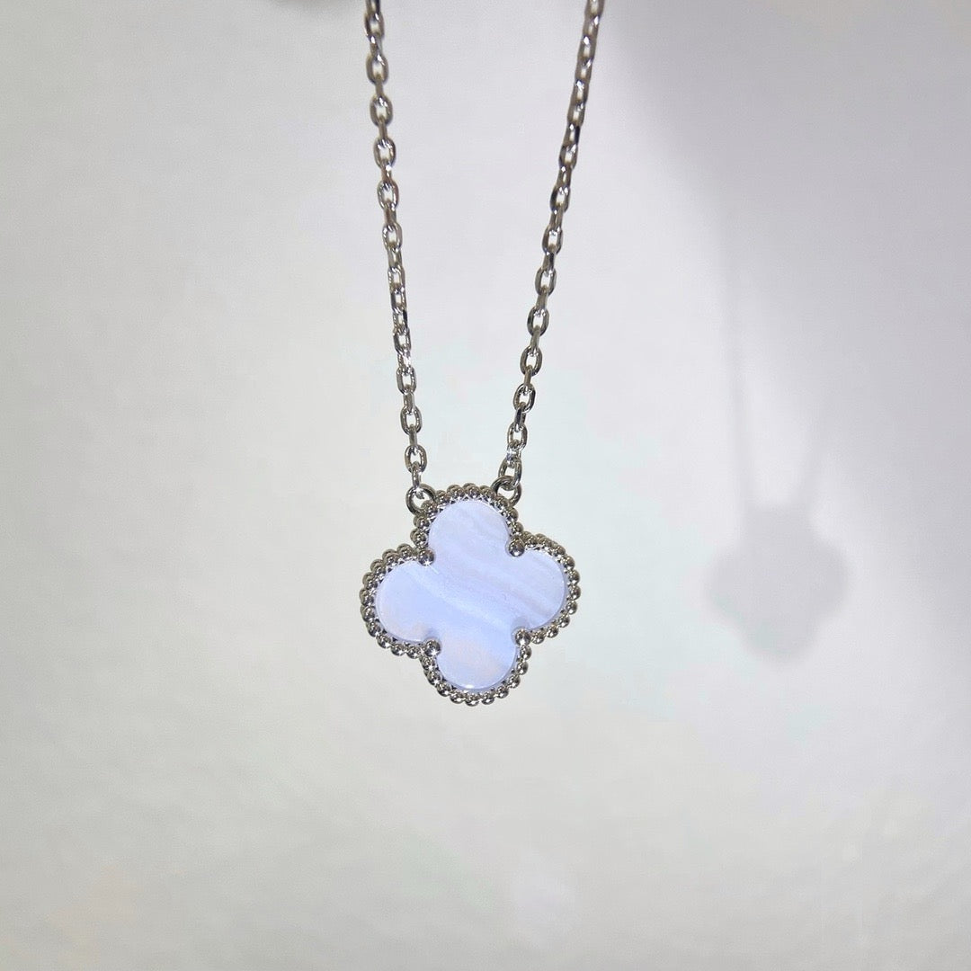 [Luna Brilliance]CLOVER 15MM BLUE CHALCEDONY NECKLACE SILVER