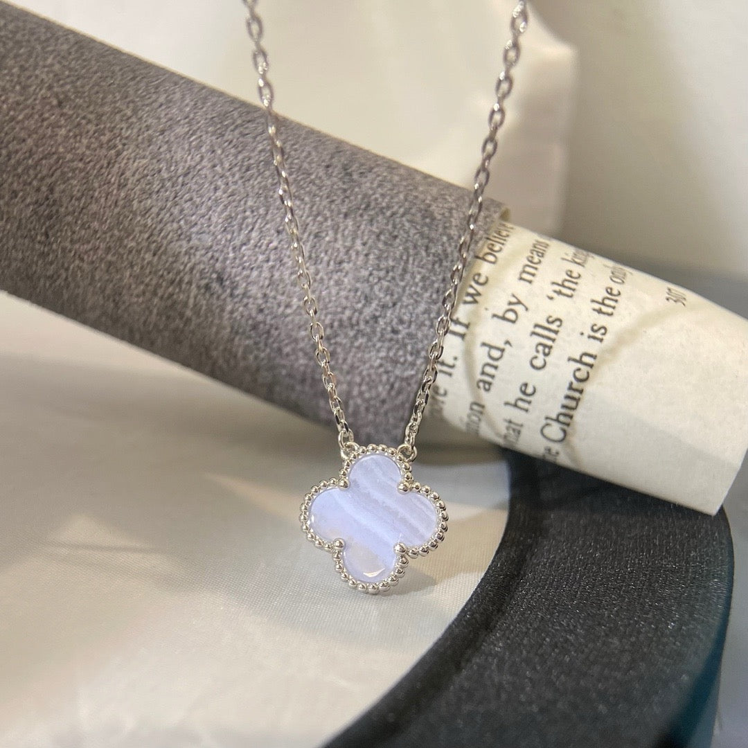 [Luna Brilliance]CLOVER 15MM BLUE CHALCEDONY NECKLACE SILVER