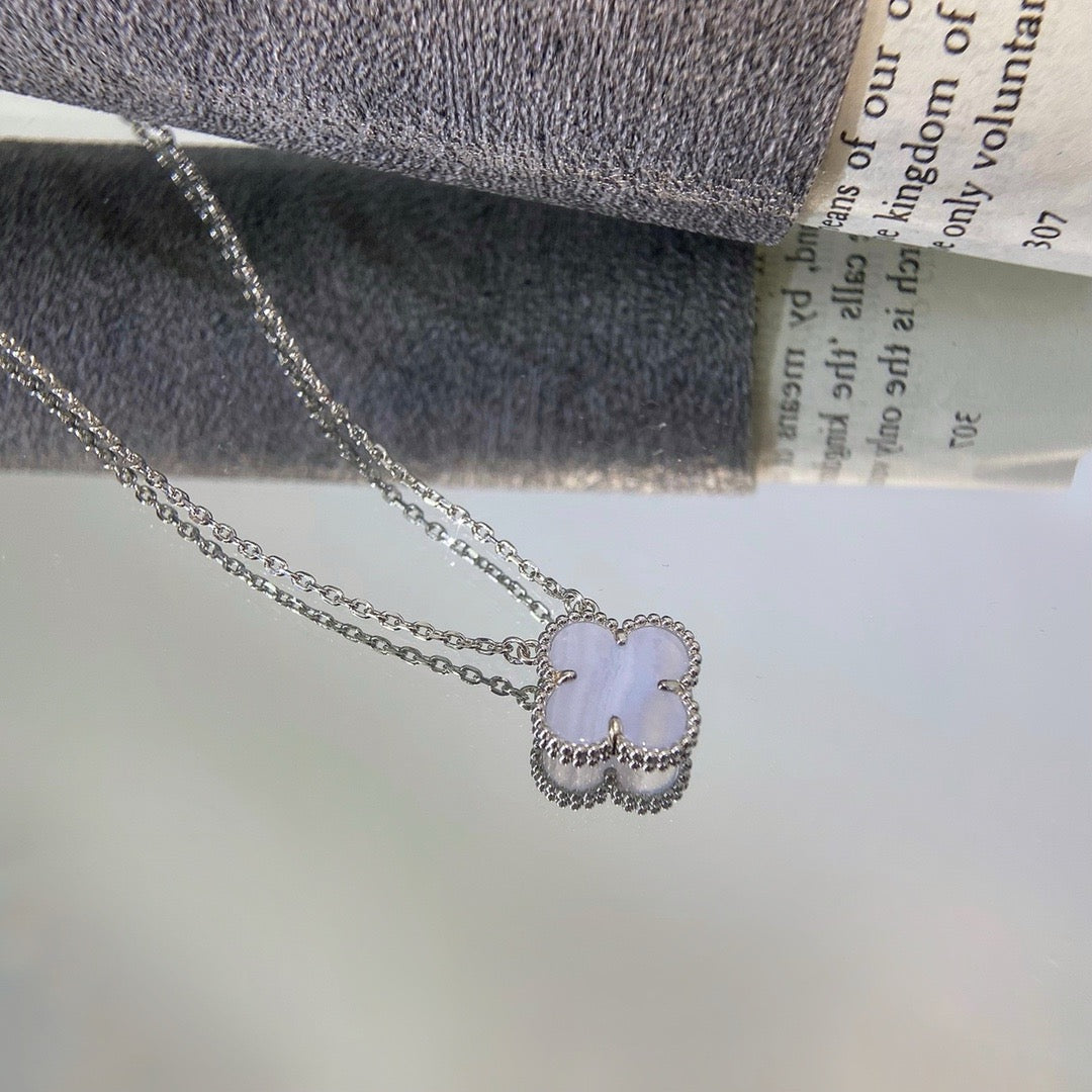 [Luna Brilliance]CLOVER 15MM BLUE CHALCEDONY NECKLACE SILVER