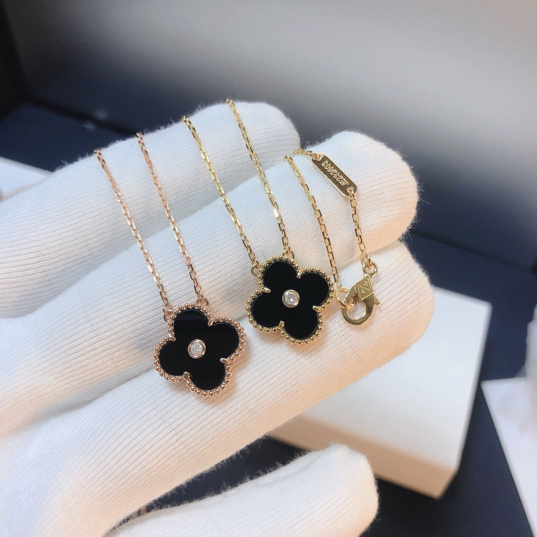 [Luna Brilliance]CLOVER 15MM DIAMOND ONYX NECKLACE