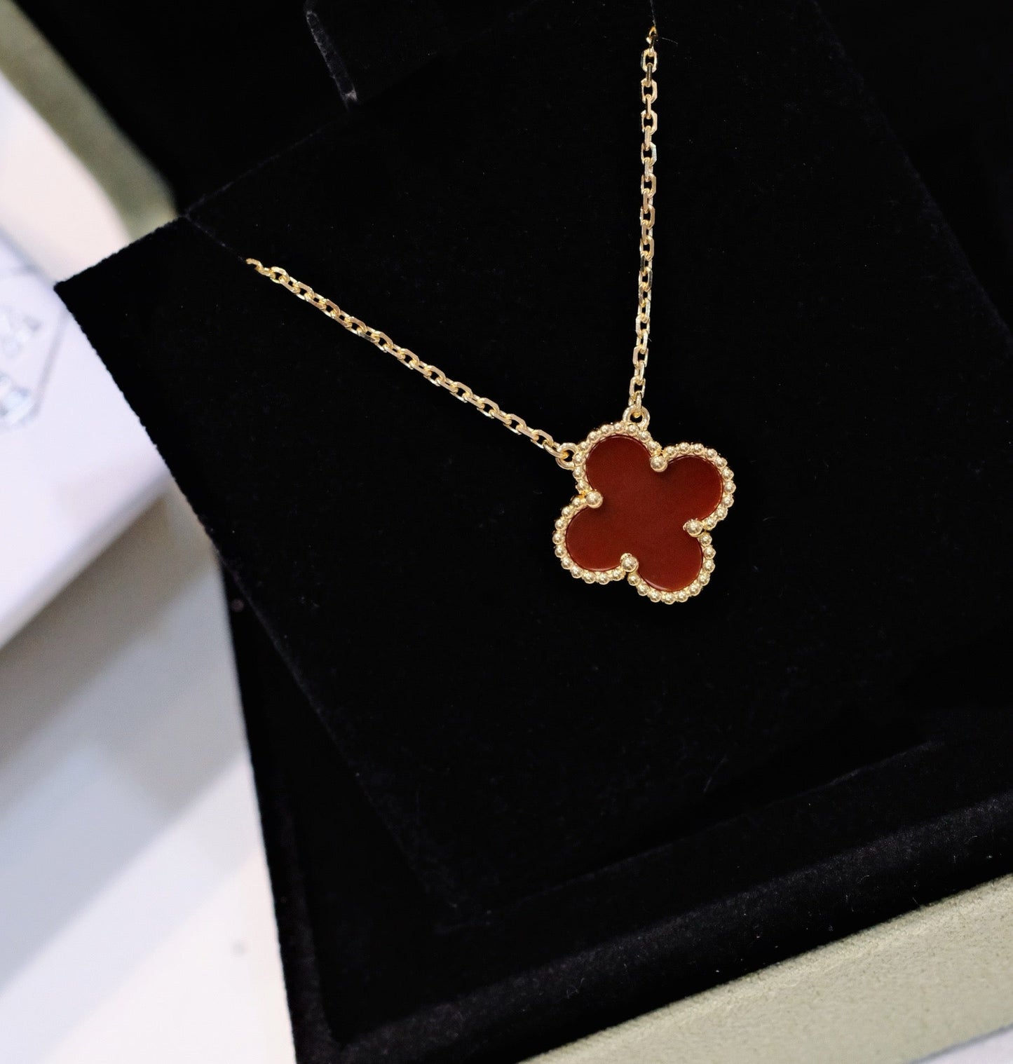 [Luna Brilliance]CLOVER 15MM CARNELIAN SINGLE FLOWER NECKLACE
