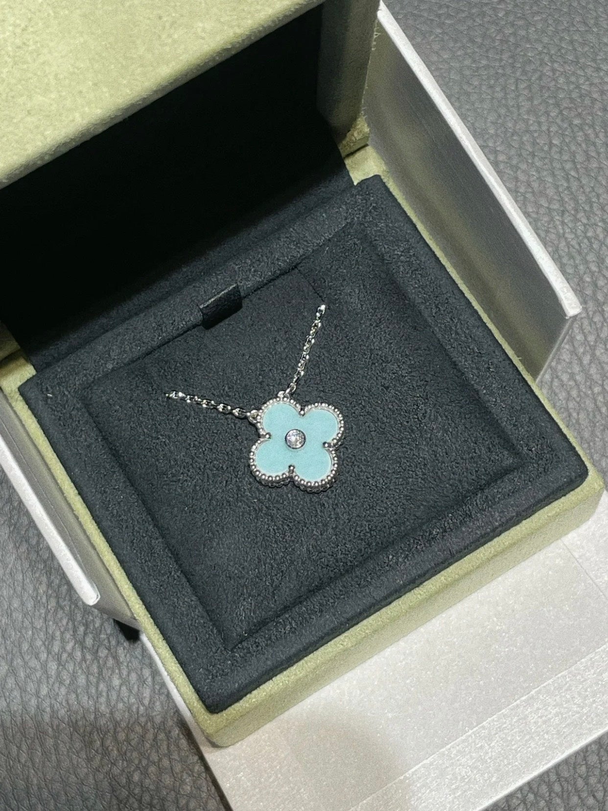 [Luna Brilliance]CLOVER 1 DIAMOND LIGHT BLUE SILVER NECKLACE