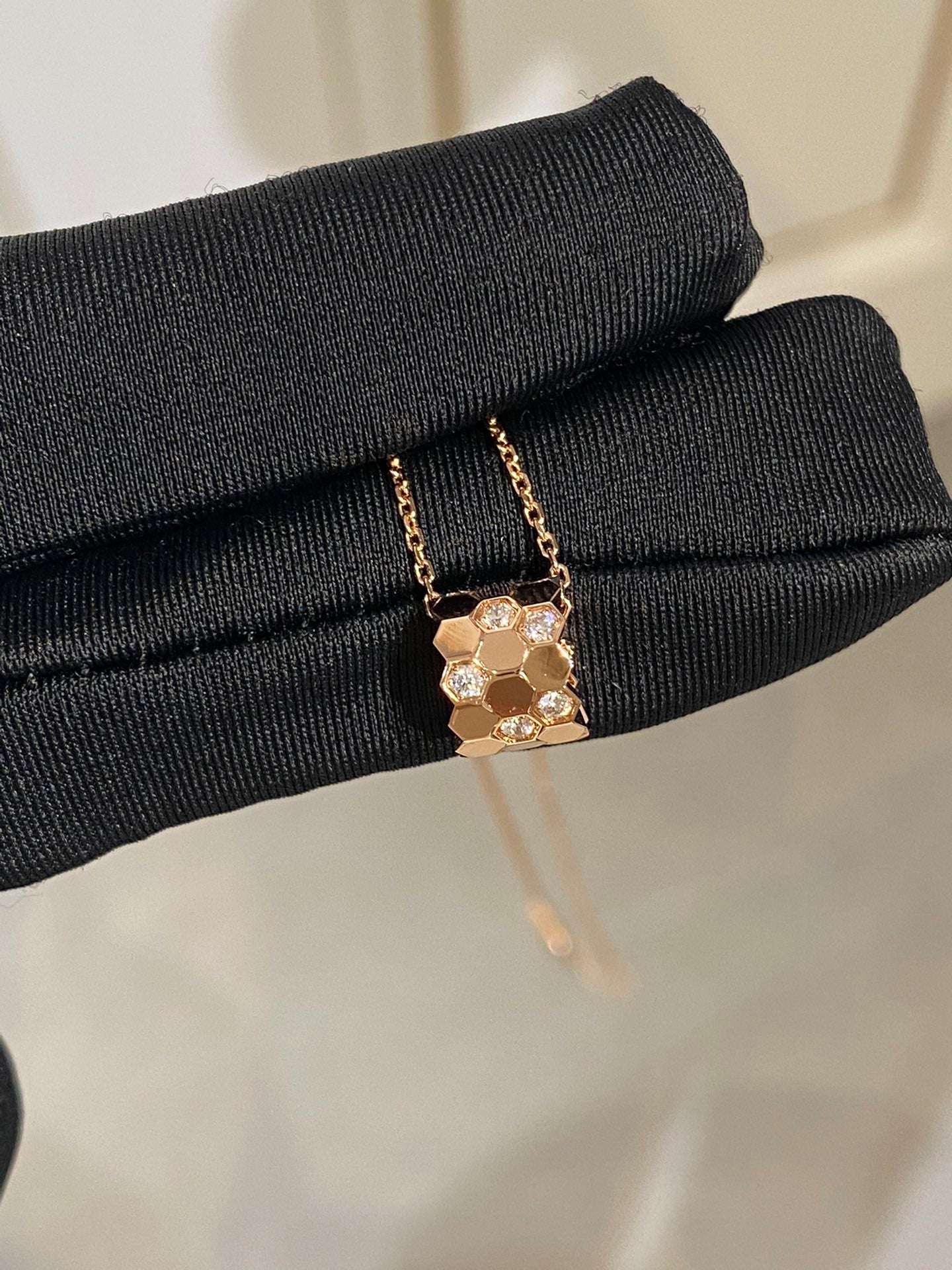 [Luna Brilliance]BEE LOVE DIAMOND NECKLACE