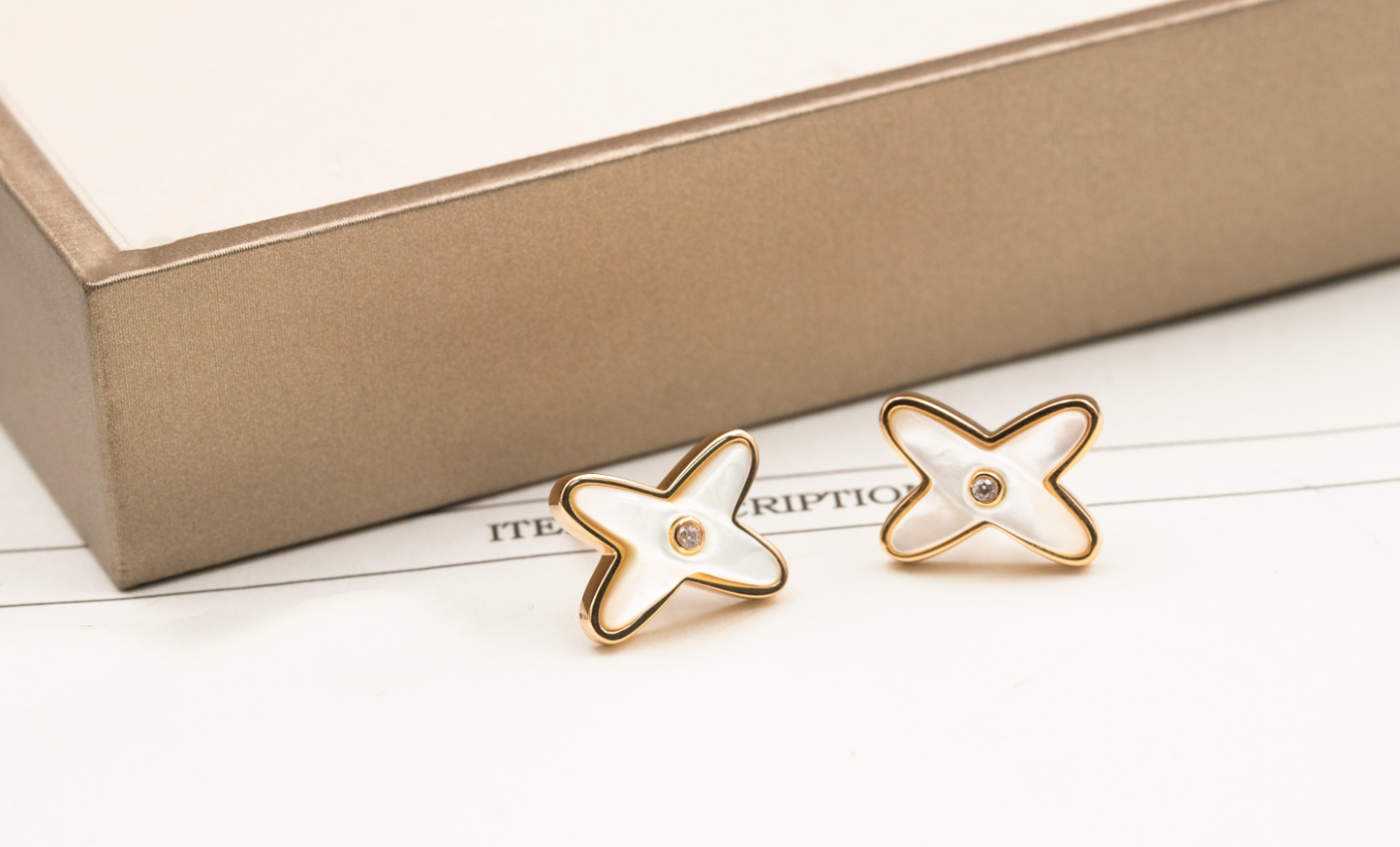[Luna Brilliance]JEUX DE WHITE MOP PINK GOLD DIAMOND EARRINGS