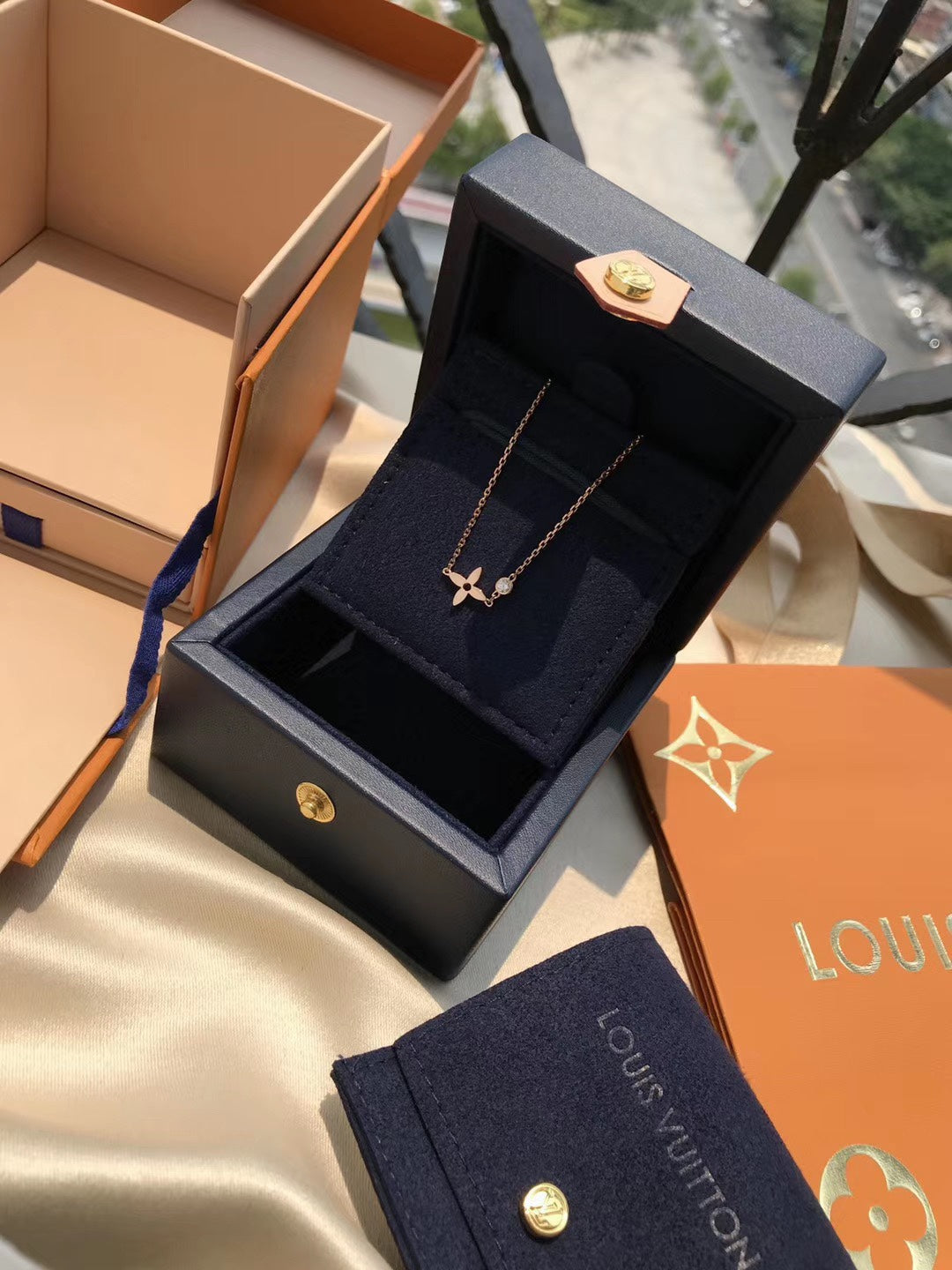 [Luna Brilliance]BLOSSOM PENDANT PINK GOLD AND DIAMOND