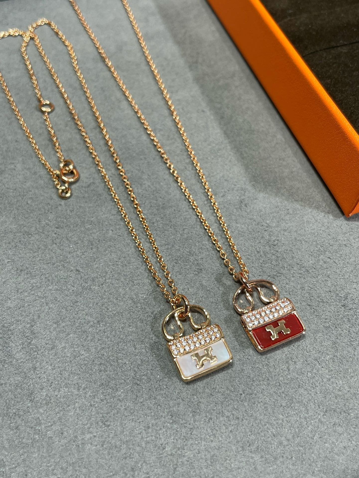 [Luna Brilliance]H CIRCE MOISSANITE PENDANT NECKLACE GOLD