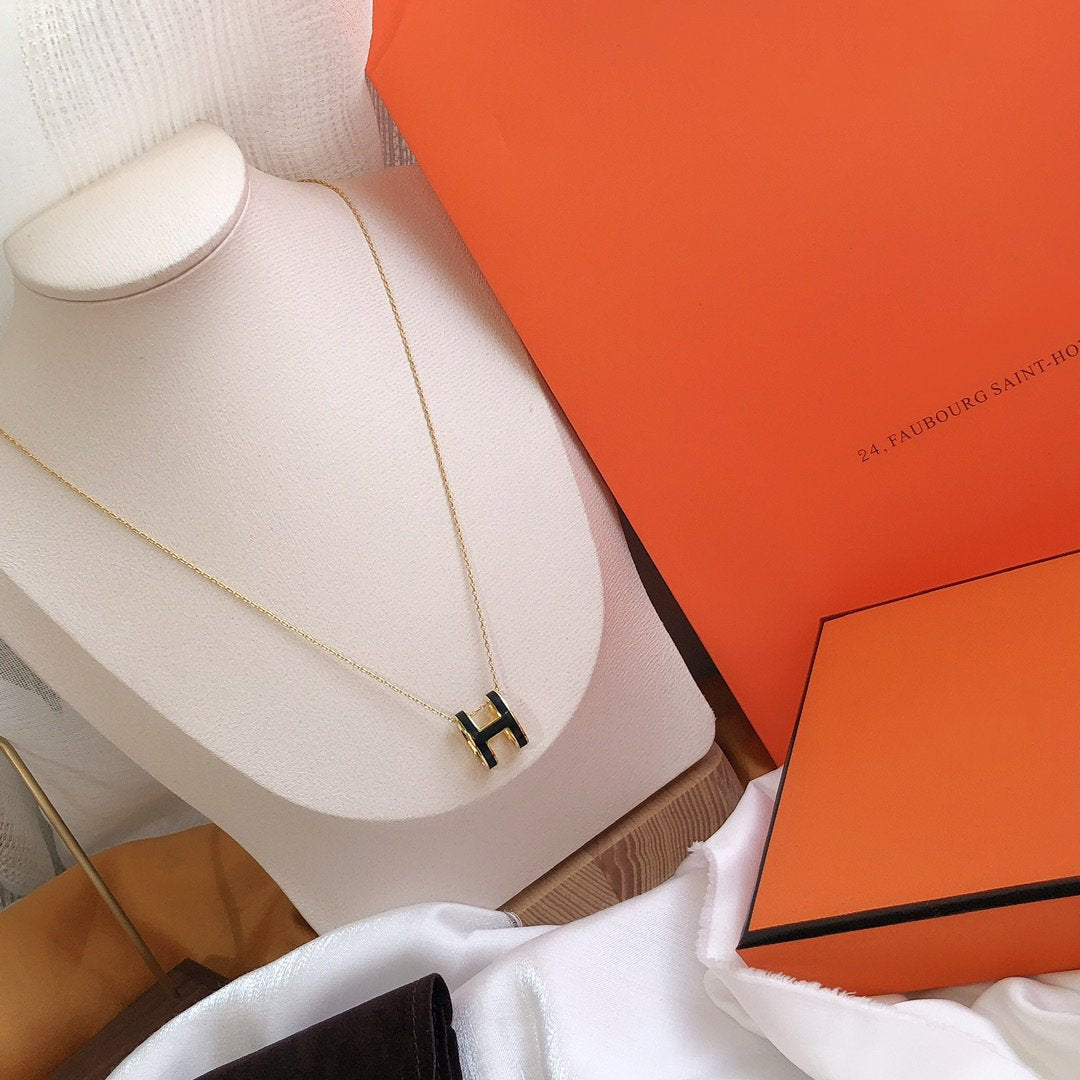 [Luna Brilliance]HM CLIC BLACK ENAMEL GOLD NECKLACE