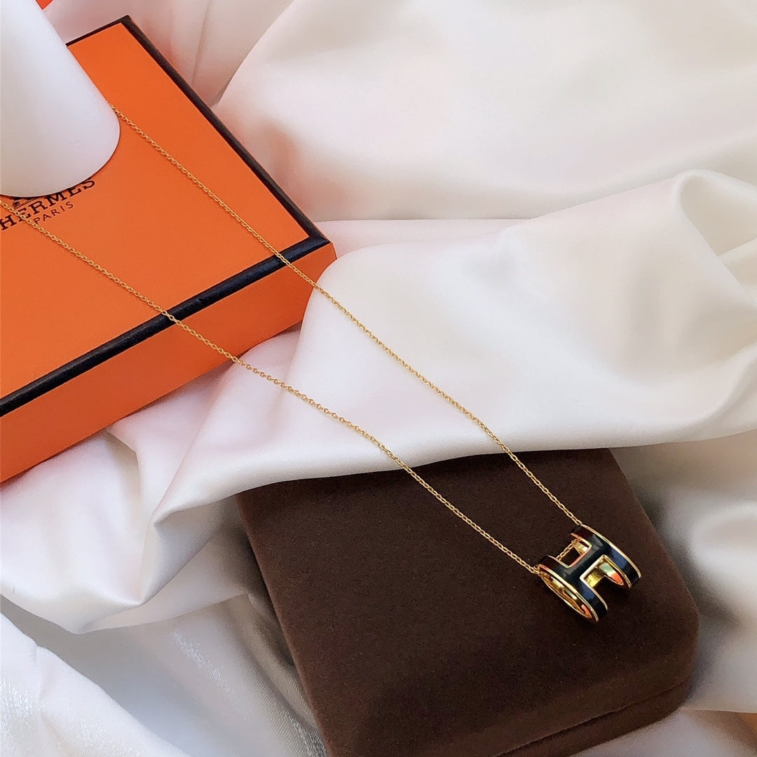 [Luna Brilliance]HM CLIC BLACK ENAMEL GOLD NECKLACE