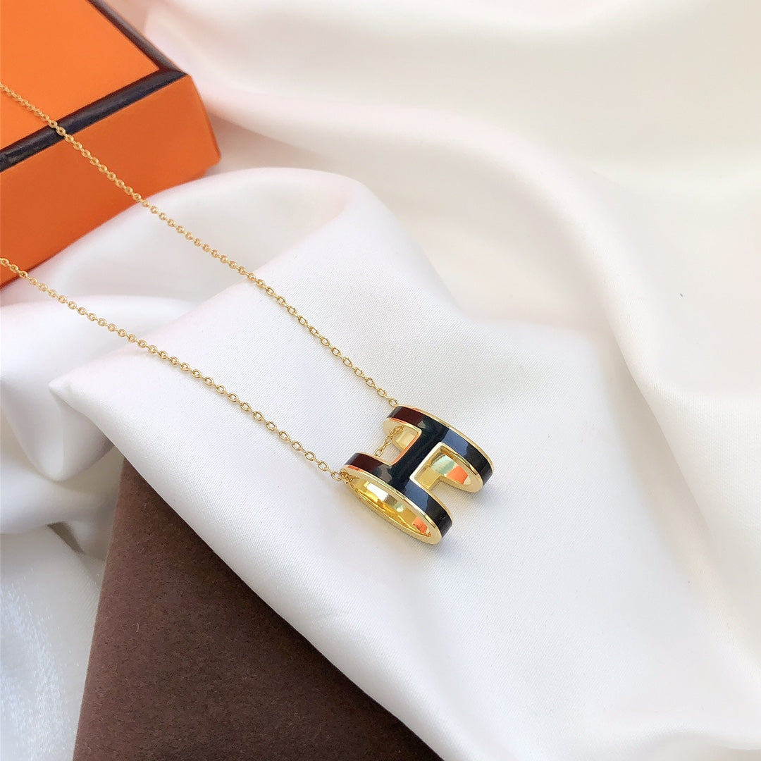 [Luna Brilliance]HM CLIC BLACK ENAMEL GOLD NECKLACE