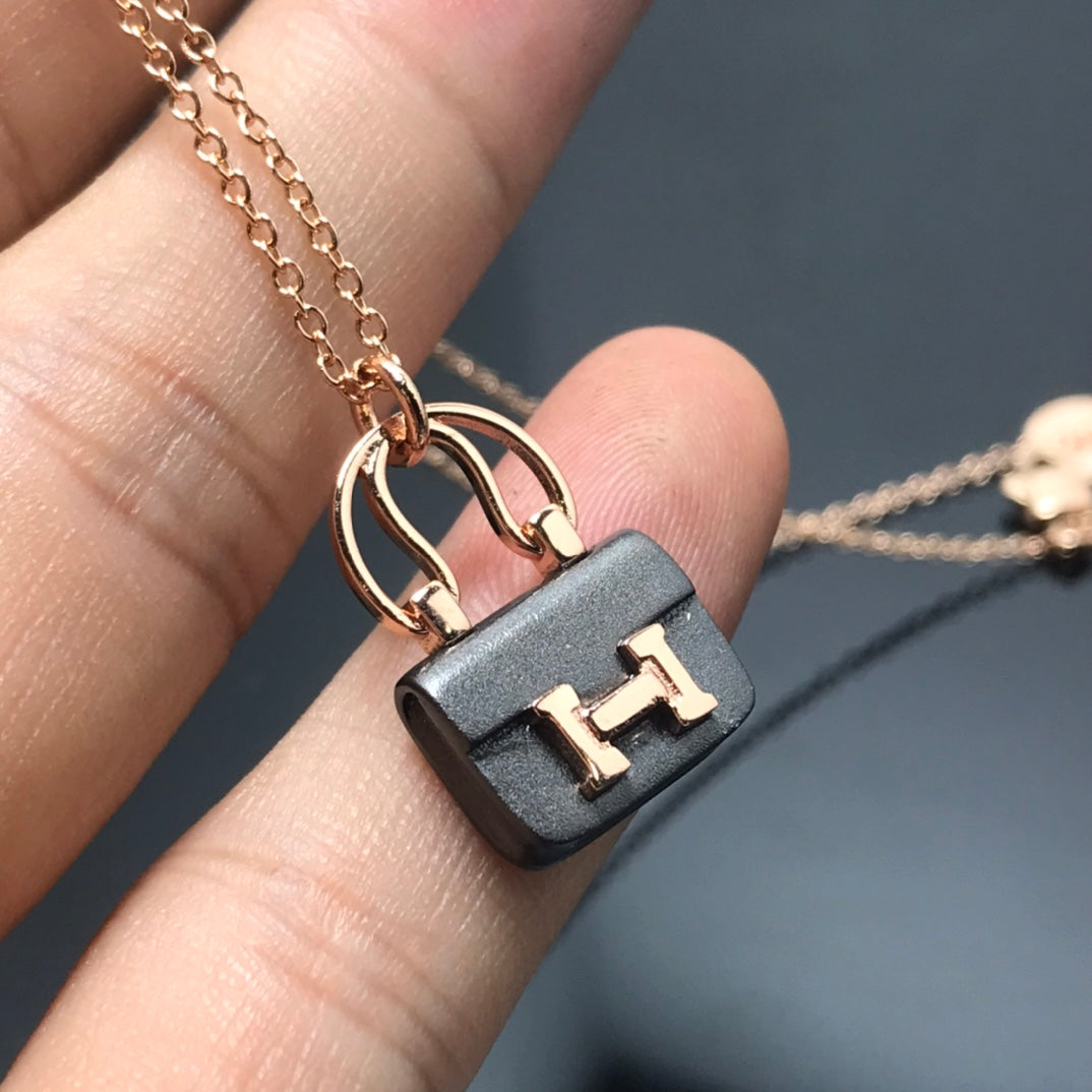 [Luna Brilliance]WOMEN'S HM AMULETTES CONSTANCE PENDANT NECKLACE