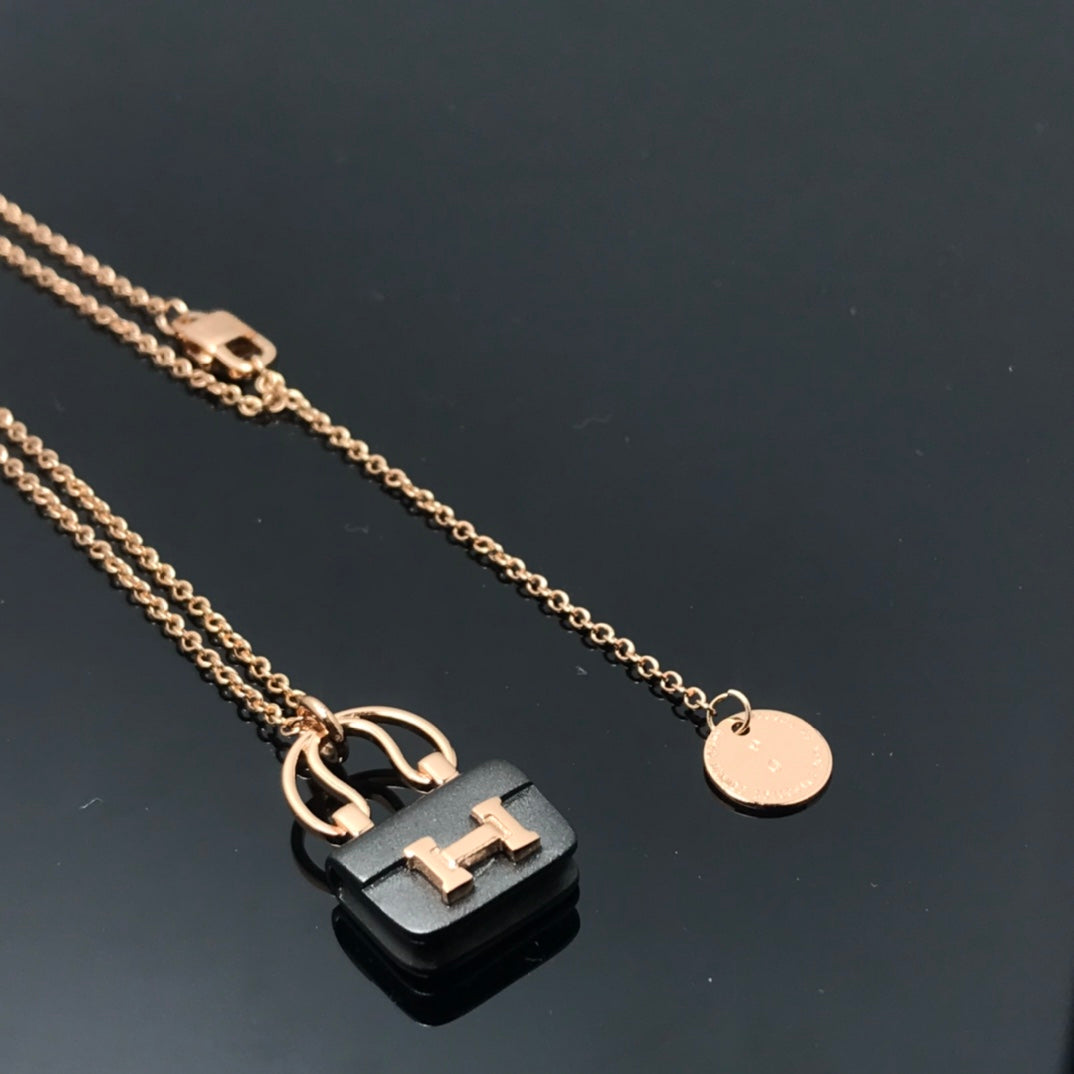 [Luna Brilliance]WOMEN'S HM AMULETTES CONSTANCE PENDANT NECKLACE