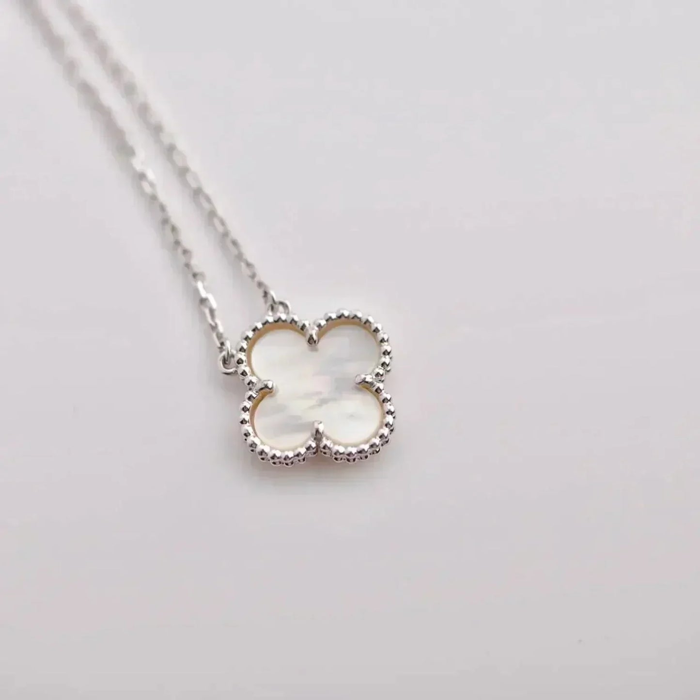 [Luna Brilliance]CLOVER  15MM WHITE MOTHER-OF-PEARL SILVER