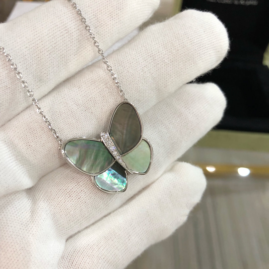 [Luna Brilliance]LARGE BUTTERFLY SILVER PENDANT DIAMOND NECKLACE