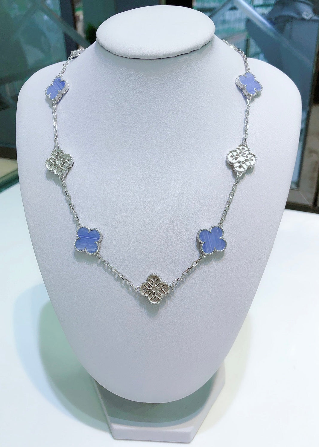 [Luna Brilliance]CLOVER 10 MOTIFS CHALCEDONY DIAMONDS SILVER NECKLACE