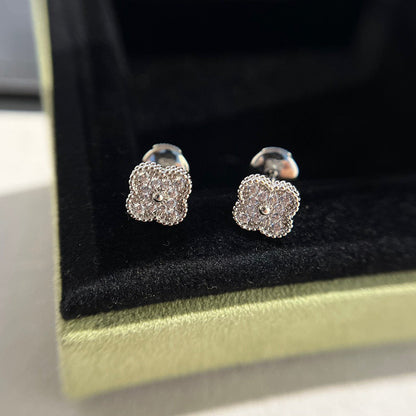 [Luna Brilliance]CLOVER MINI DIAMOND STUD EARRINGS