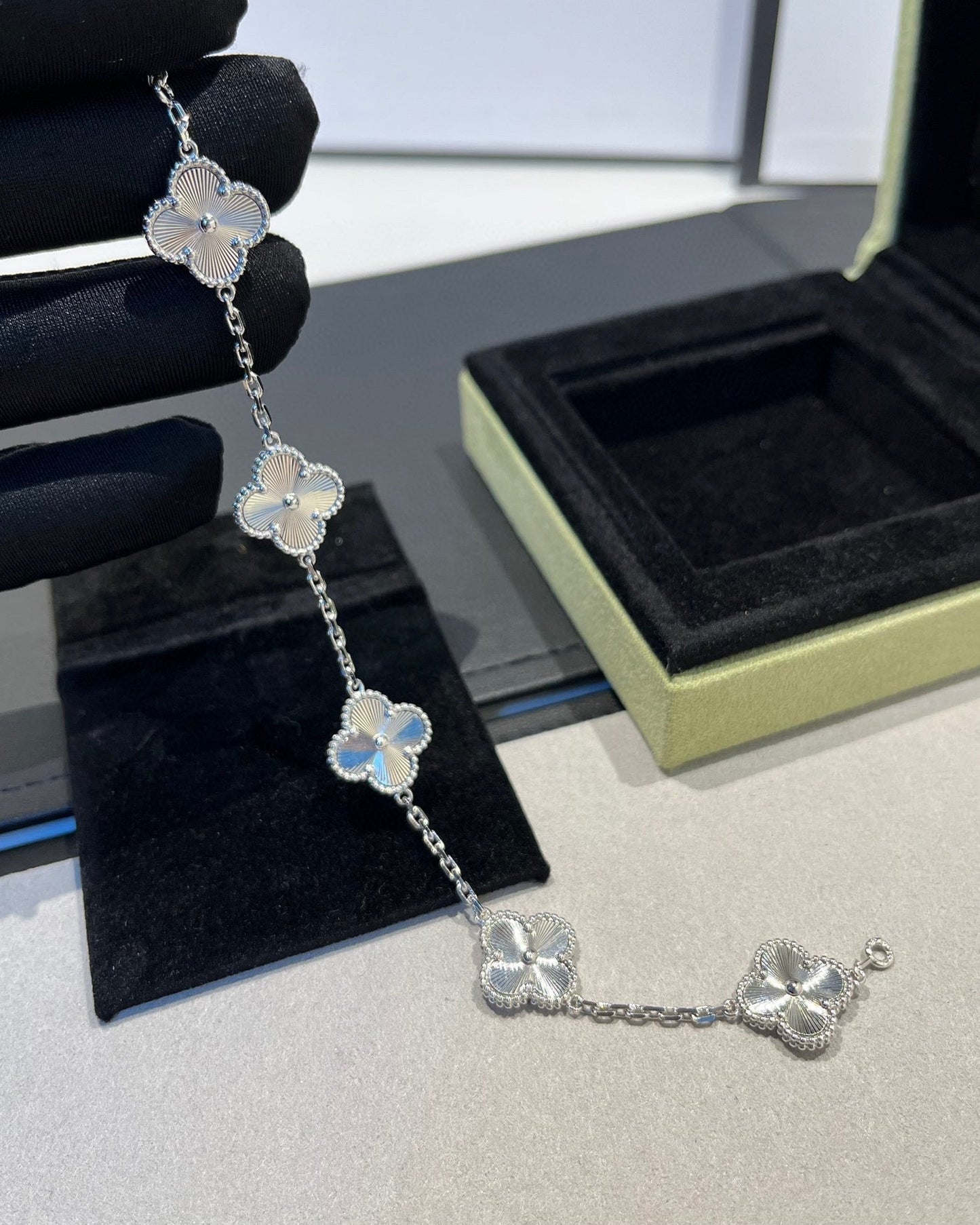 [Luna Brilliance]CLOVER SILVER 5 MOTIFS BRACELET